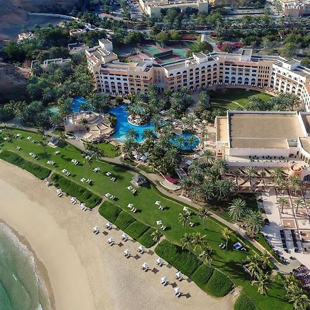 シャングリ ラ バール アル ジサ リゾート ＆ スパ マスカット エクステリア 写真 Aerial view of the resort
