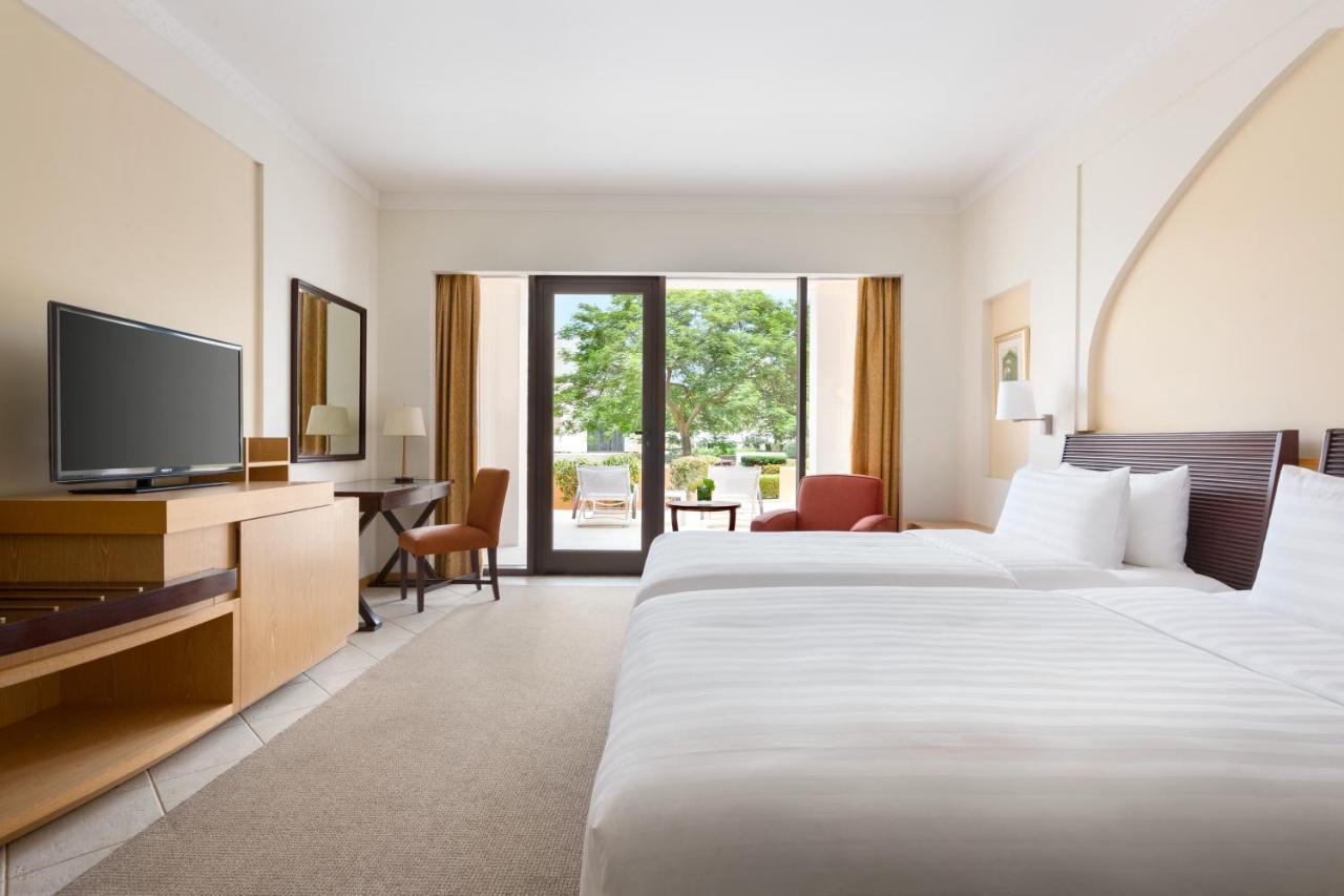シャングリ ラ バール アル ジサ リゾート ＆ スパ マスカット エクステリア 写真 A typical room at the hotel