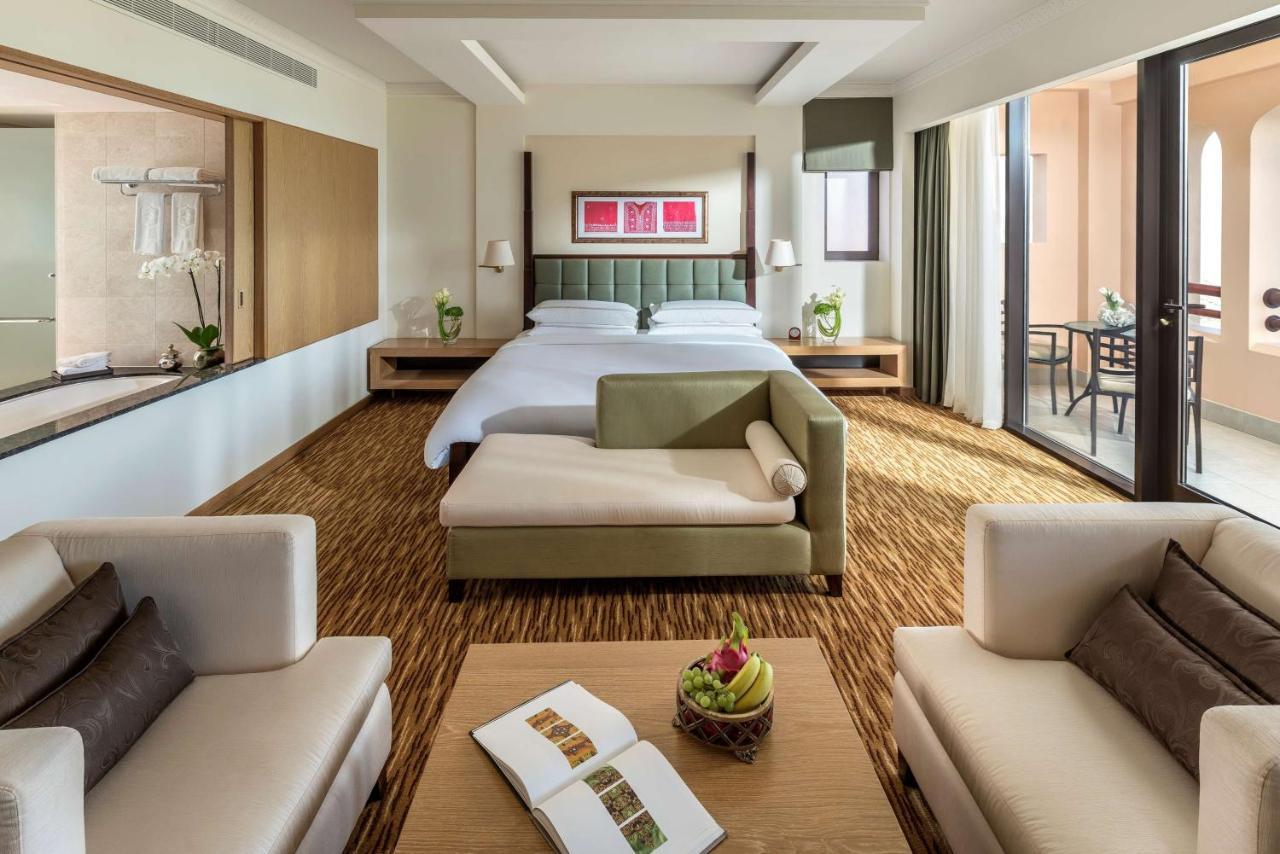 シャングリ ラ バール アル ジサ リゾート ＆ スパ マスカット エクステリア 写真 A suite at the hotel