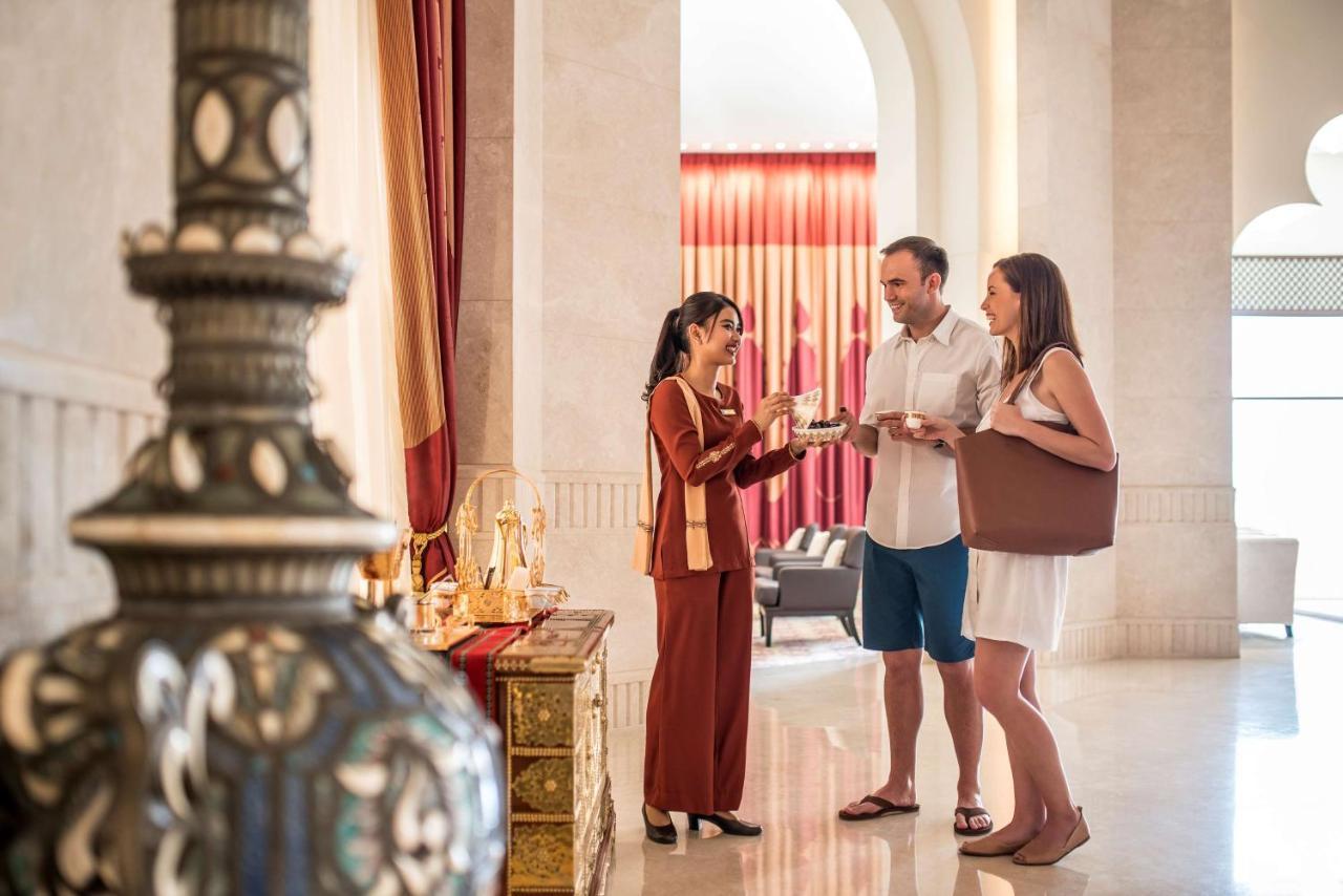 シャングリ ラ バール アル ジサ リゾート ＆ スパ マスカット エクステリア 写真 Concierge at Jumeirah Atlantis