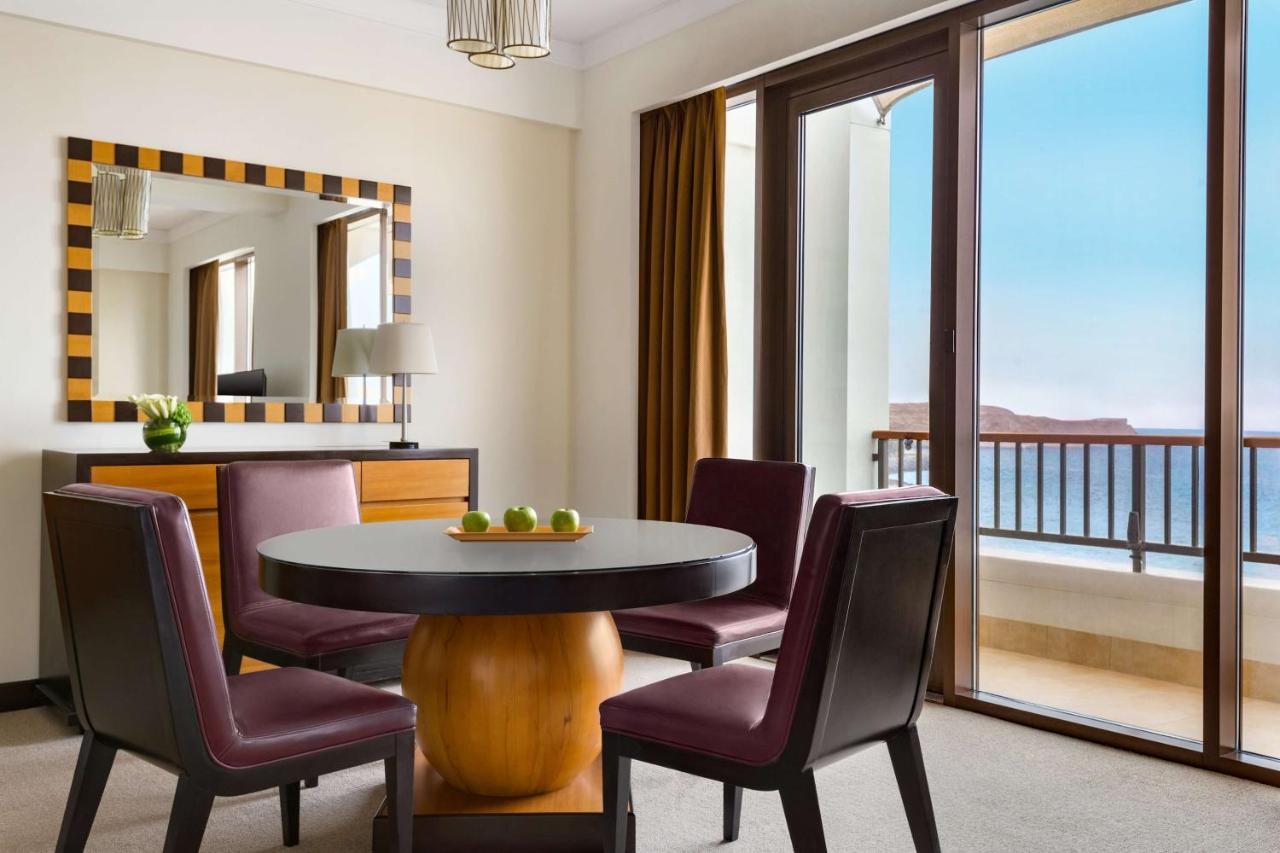 シャングリ ラ バール アル ジサ リゾート ＆ スパ マスカット エクステリア 写真 A dining room at the Atlantis Paradise Island