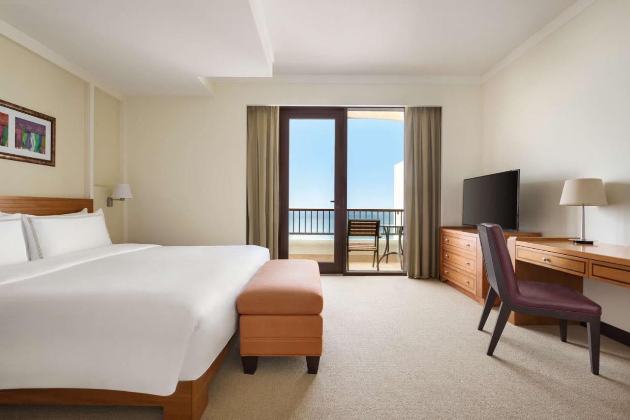 シャングリ ラ バール アル ジサ リゾート ＆ スパ マスカット エクステリア 写真 A guest room at the Hilton Maldives