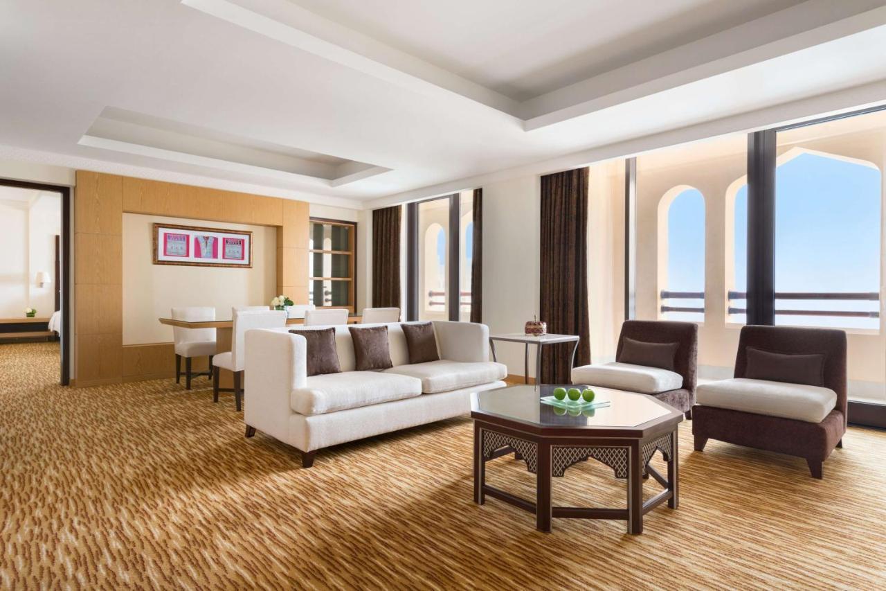 シャングリ ラ バール アル ジサ リゾート ＆ スパ マスカット エクステリア 写真 A suite at the hotel