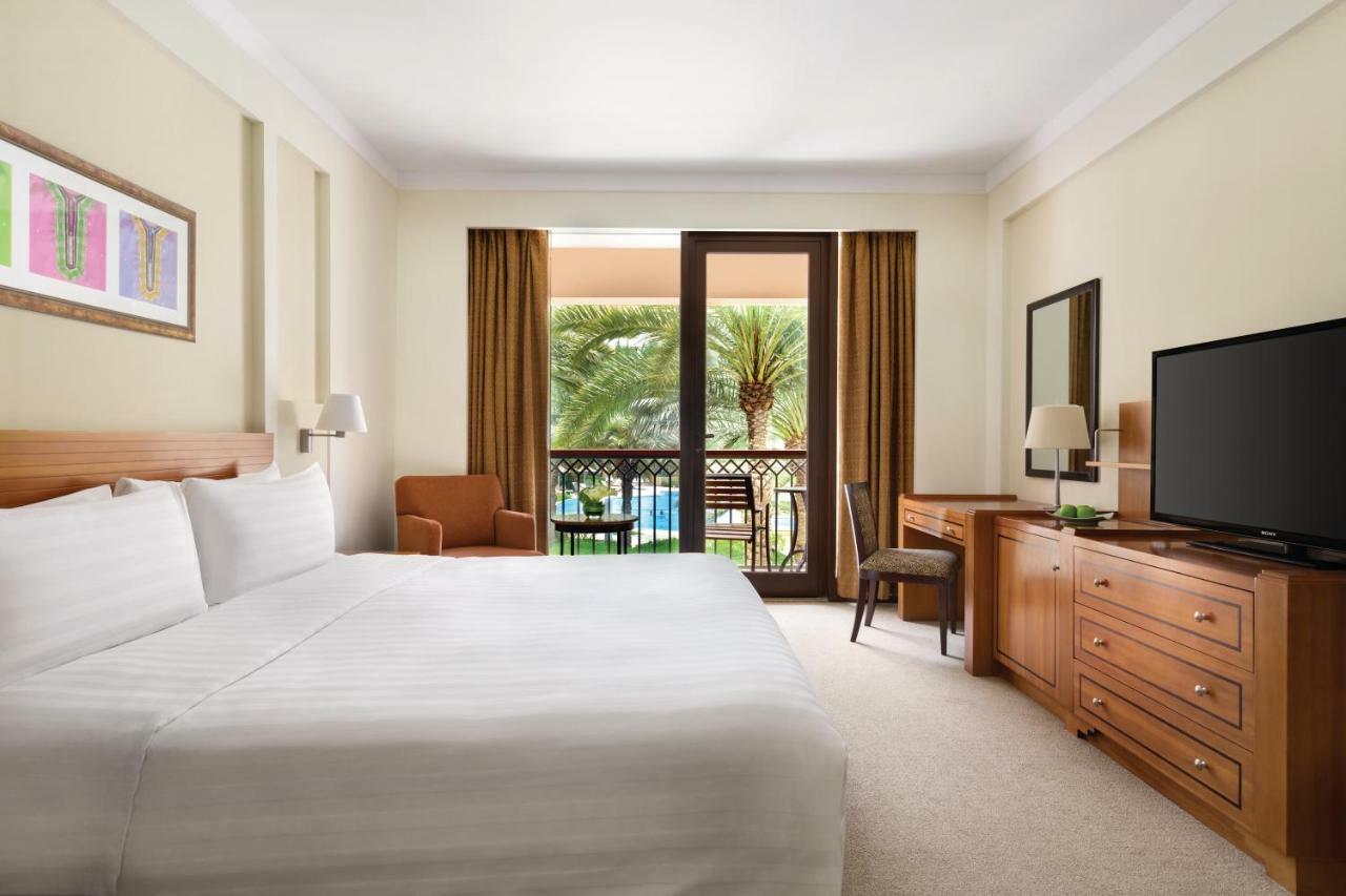 シャングリ ラ バール アル ジサ リゾート ＆ スパ マスカット エクステリア 写真 A guest room at the Hilton Sharm El Sheikh Resort