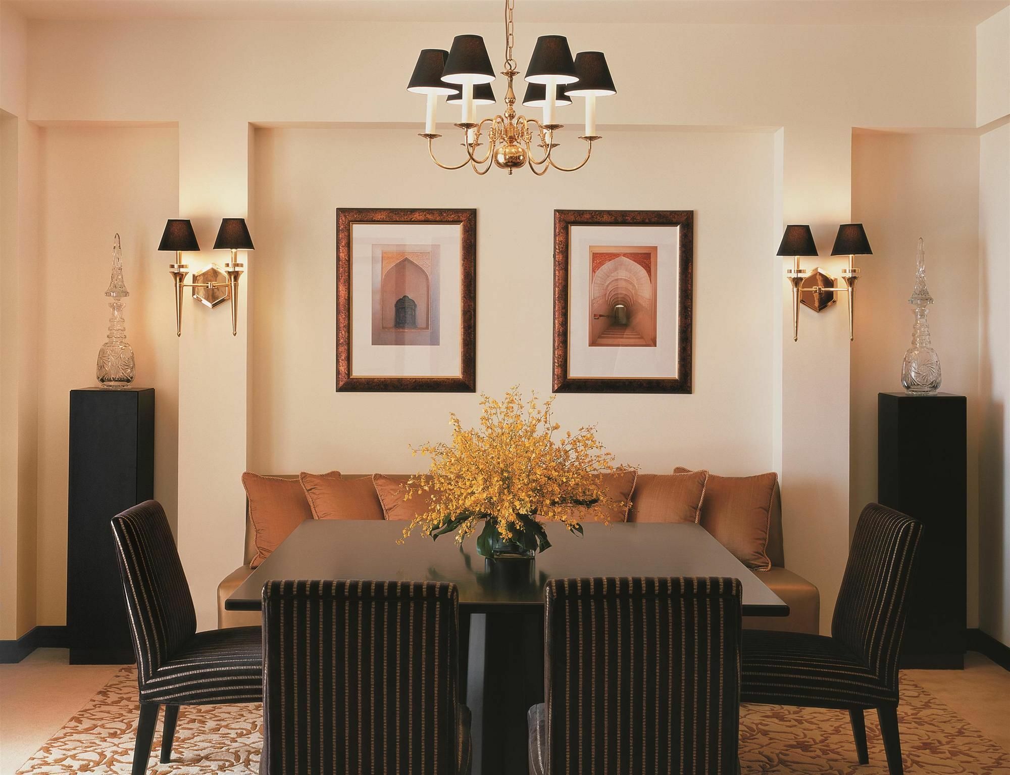 シャングリ ラ バール アル ジサ リゾート ＆ スパ マスカット エクステリア 写真 A dining room