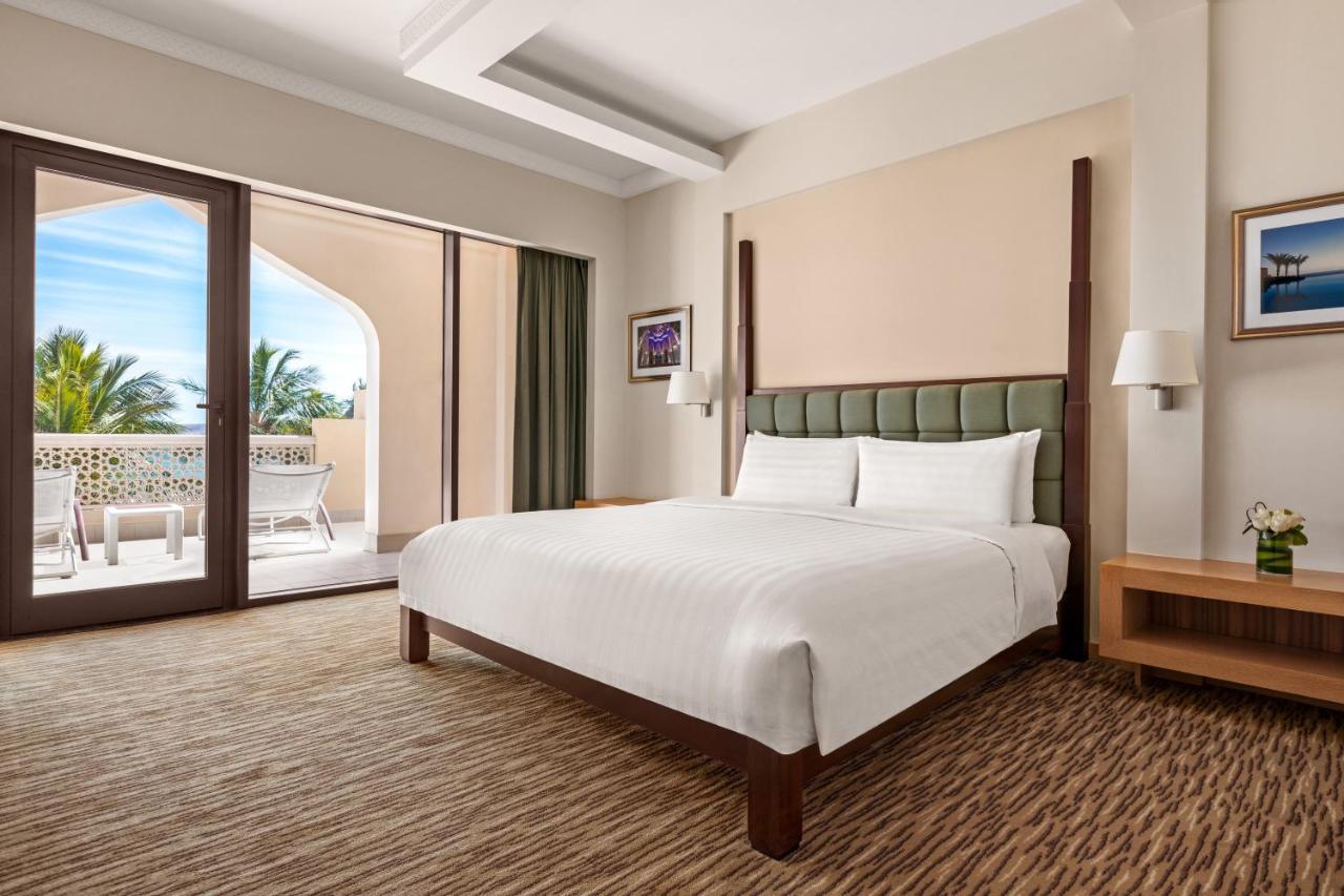 シャングリ ラ バール アル ジサ リゾート ＆ スパ マスカット エクステリア 写真 A bedroom at the Hilton Maldives Iru Veli
